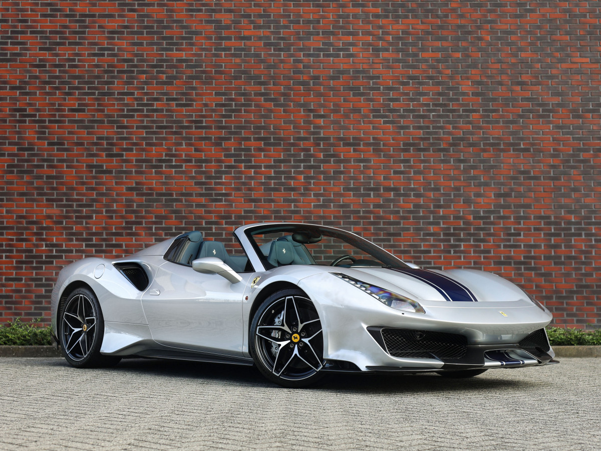 Ferrari 488 3.9 Pista Spider HELE