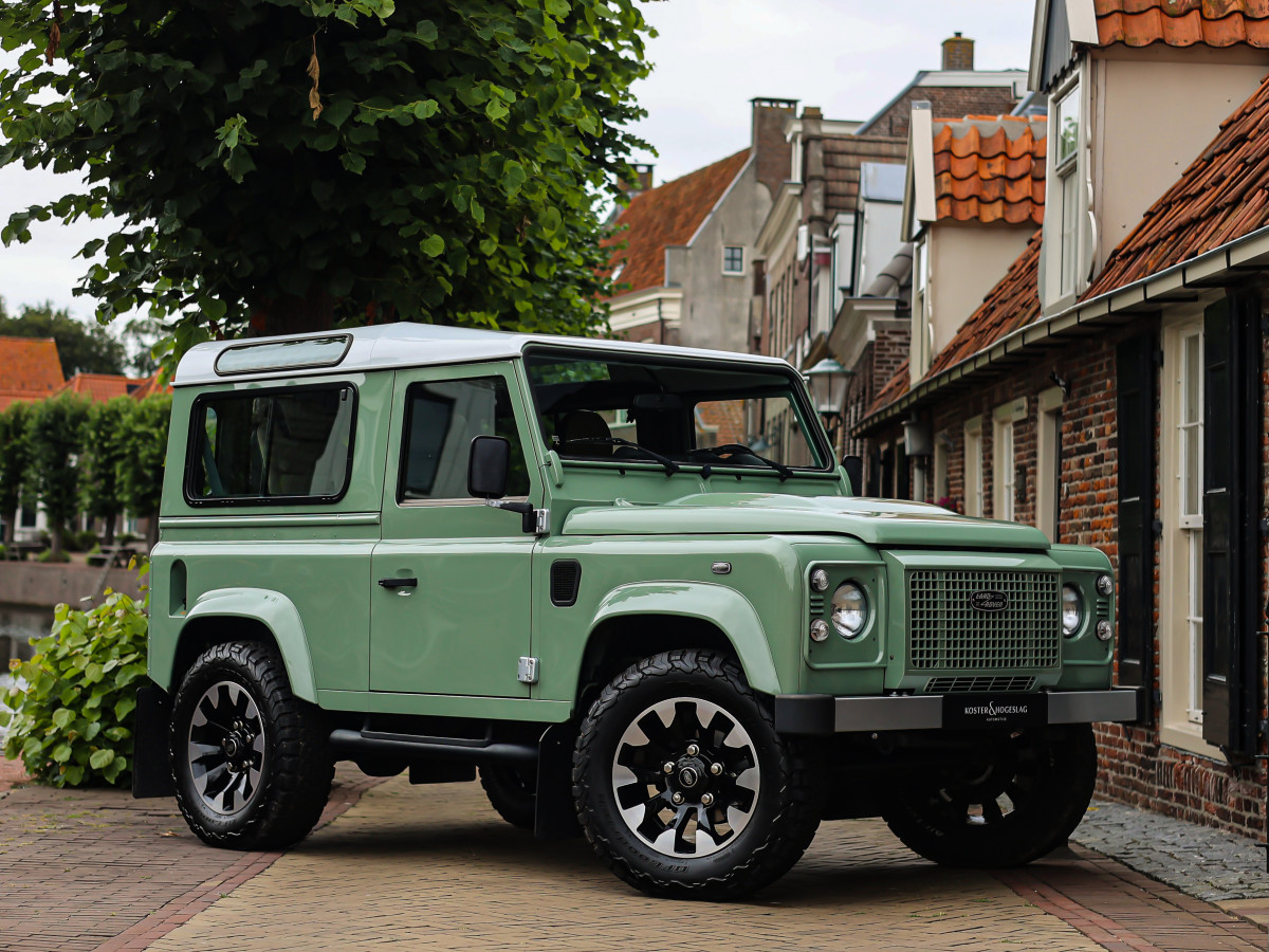 Land Rover Defender 90 Heritage Edition