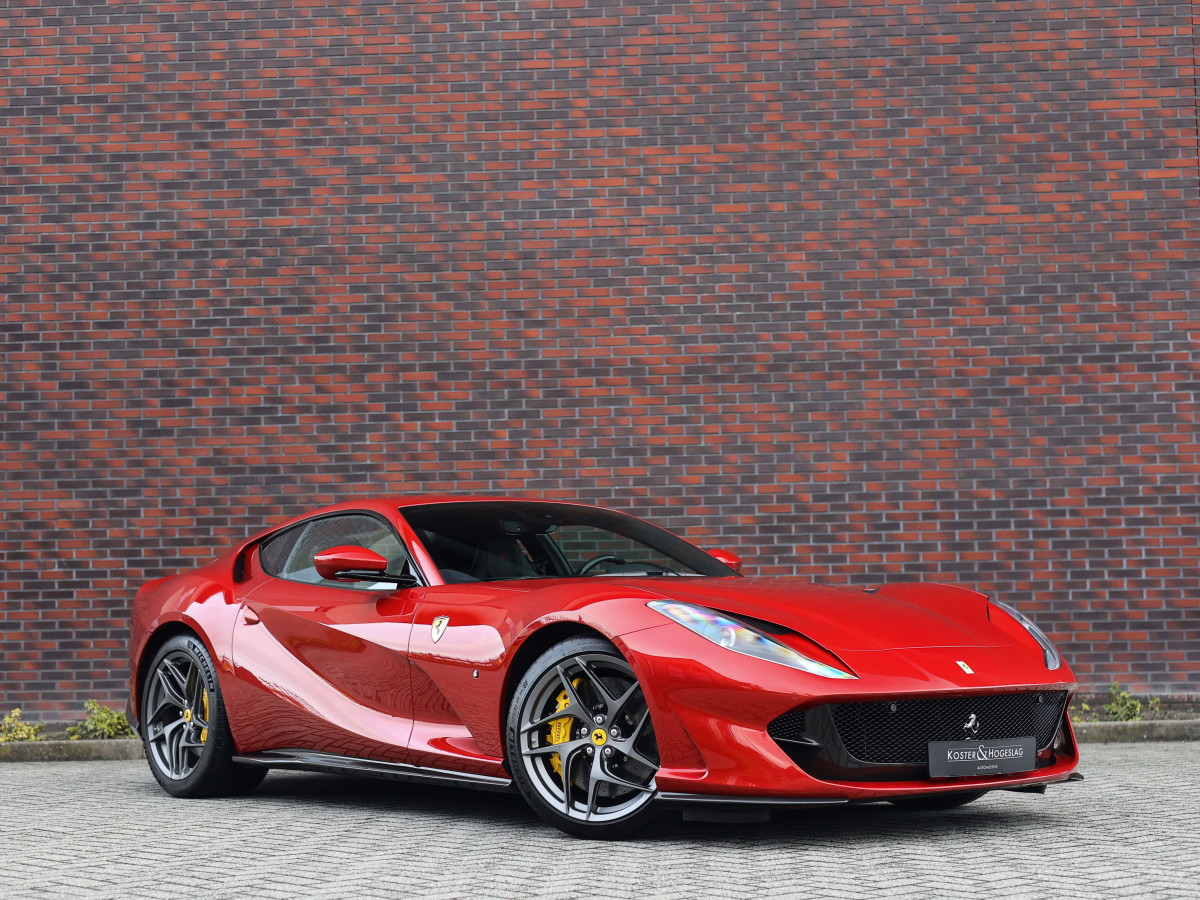 Ferrari 812 Superfast 6.5 V12 HELE