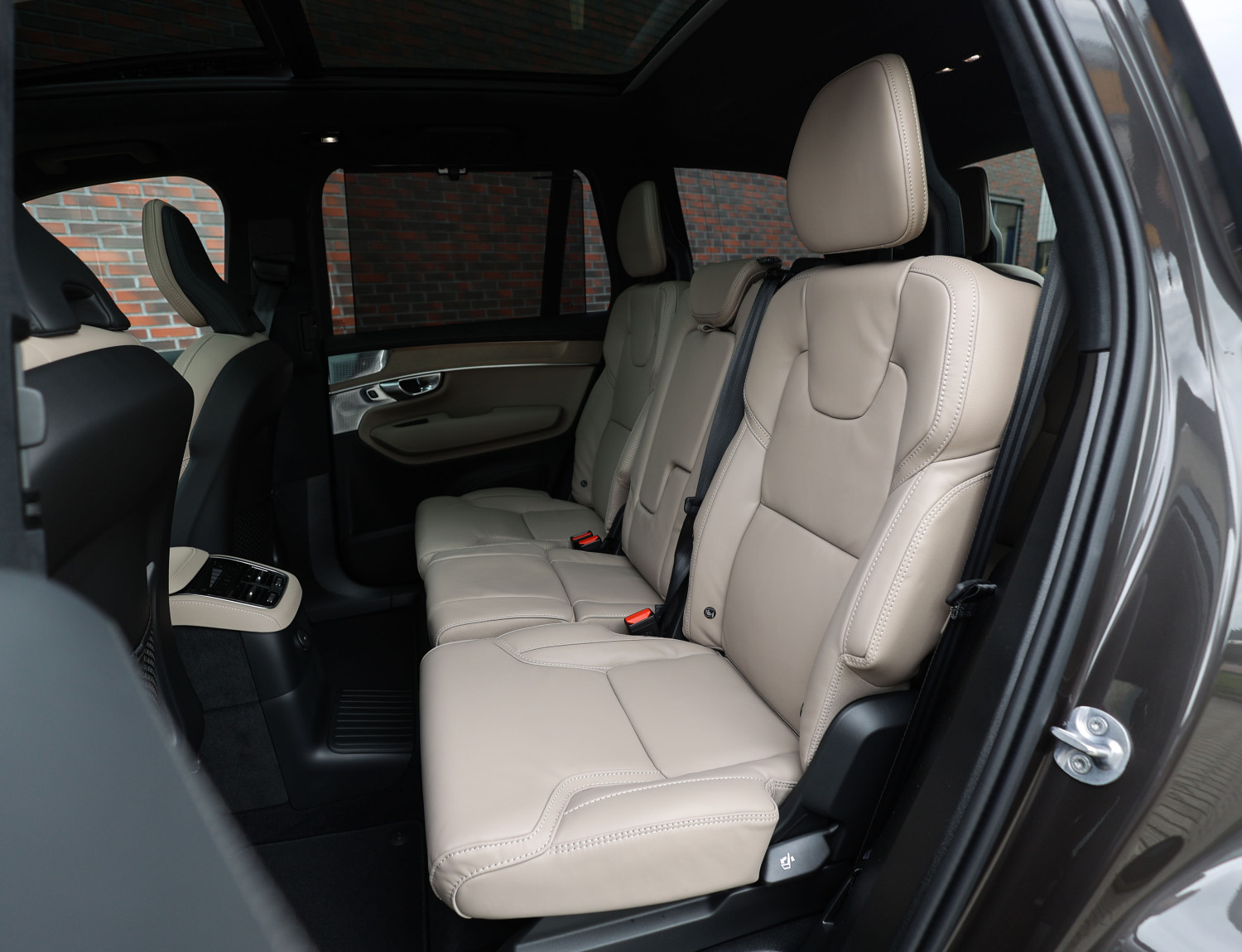 Volvo XC90 T8 AWD Ultra Dark