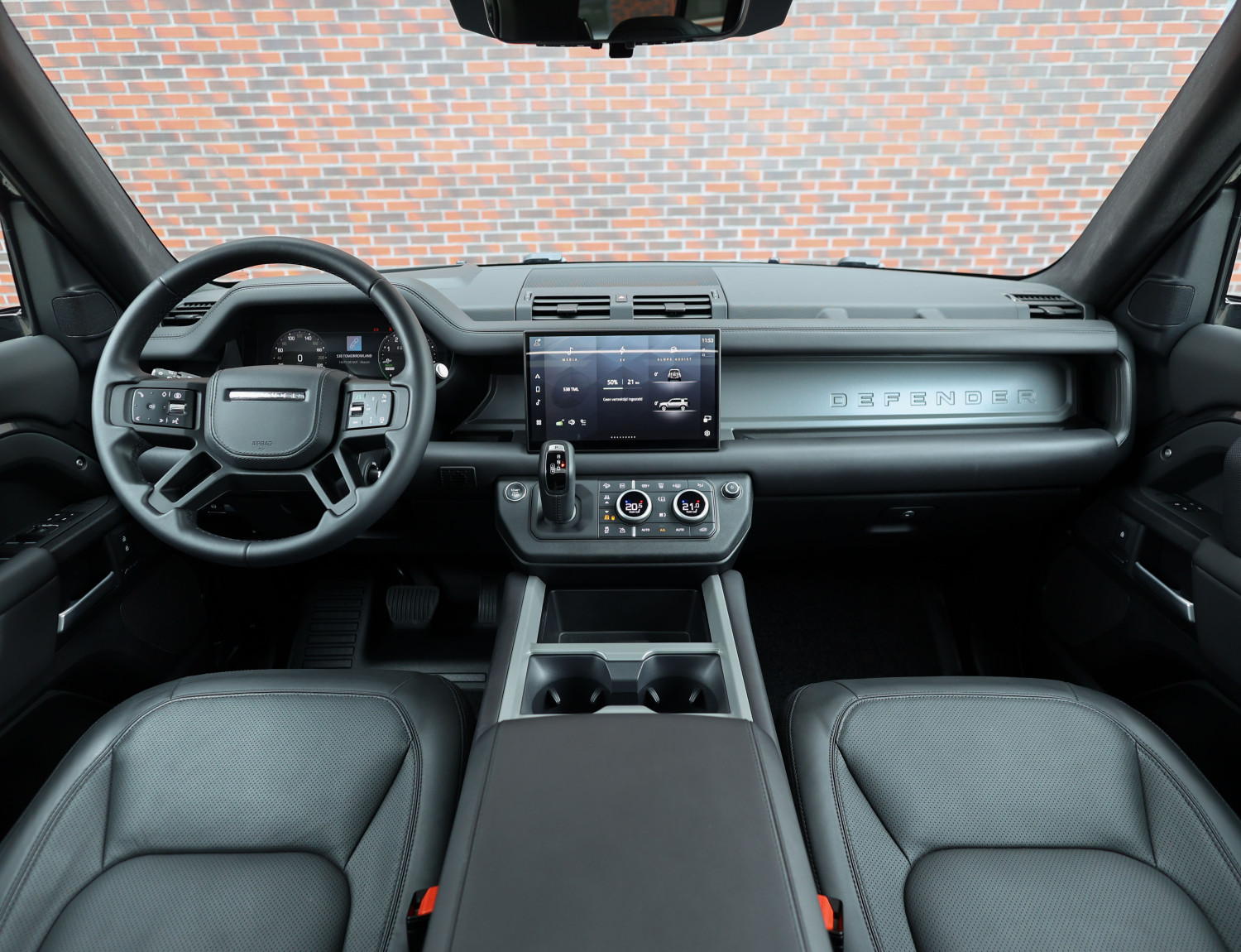 Land Rover Defender P300e X-Dynamic HSE