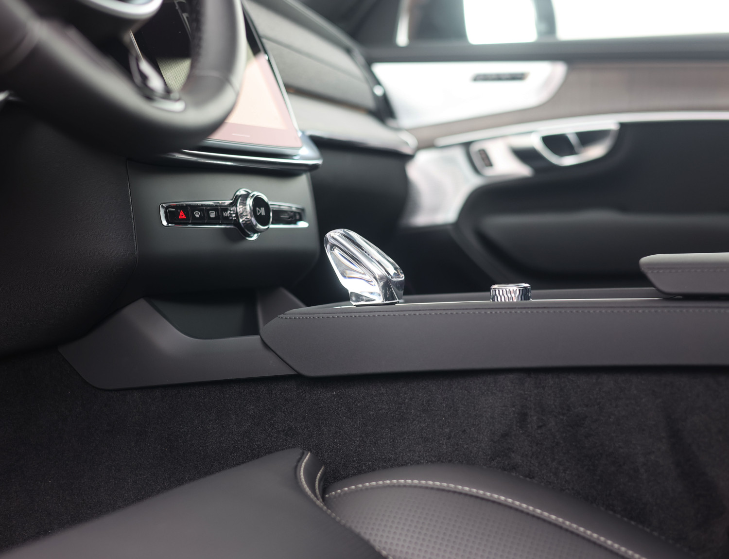 Volvo XC90 T8 AWD Ultra Dark