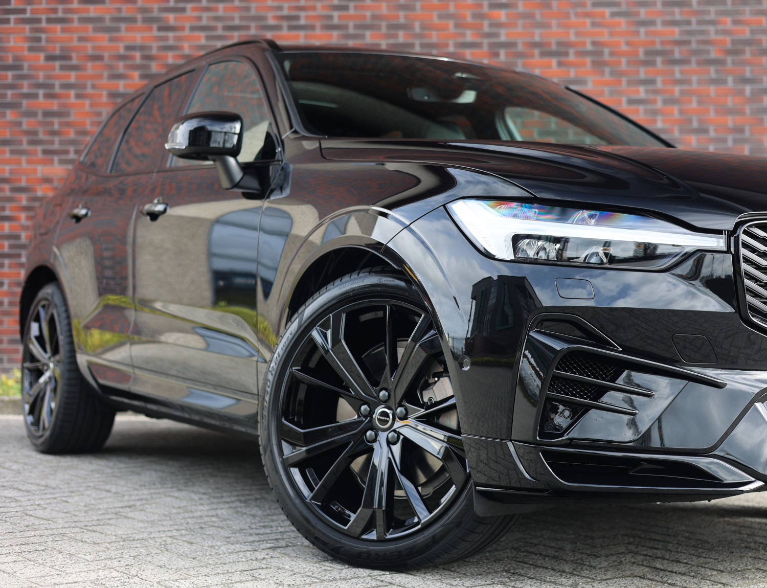 Volvo XC60 T8 AWD Ultra Black Edition