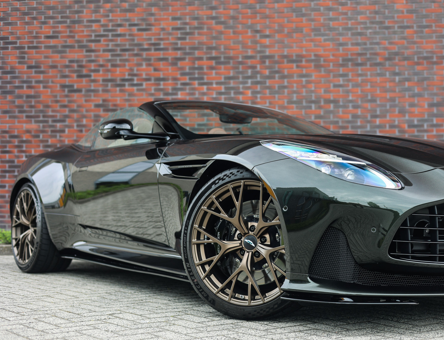 Aston Martin DB12 Volante 4.0 V8