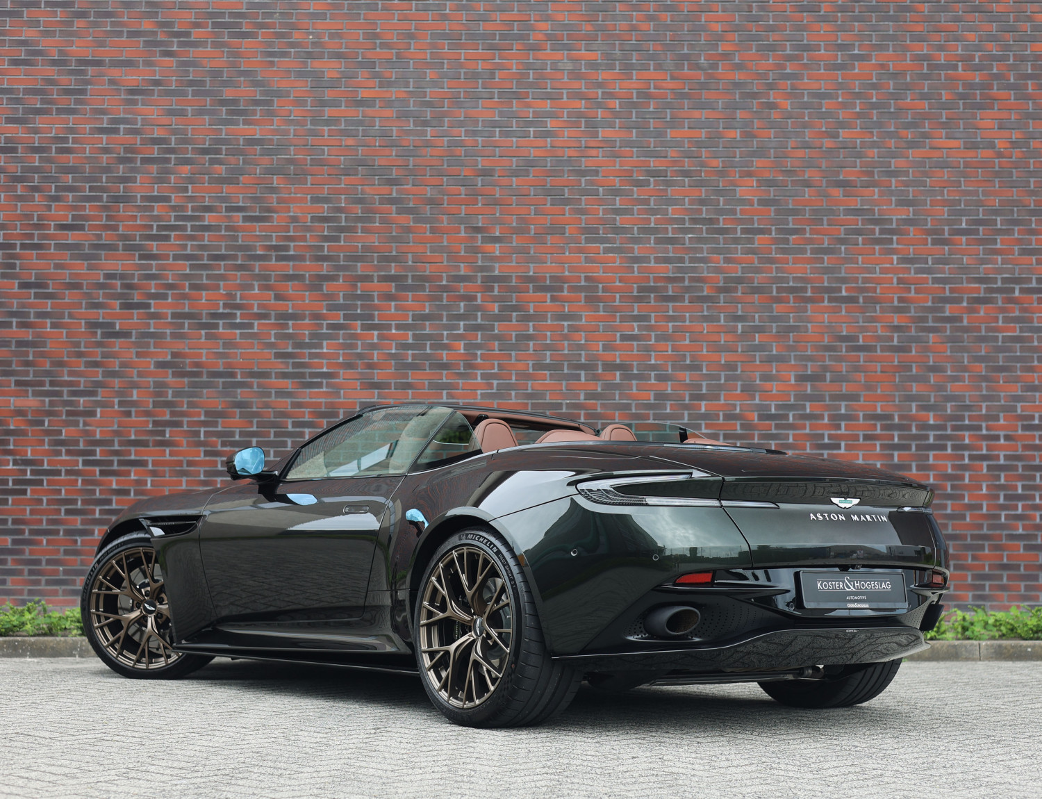 Aston Martin DB12 Volante 4.0 V8
