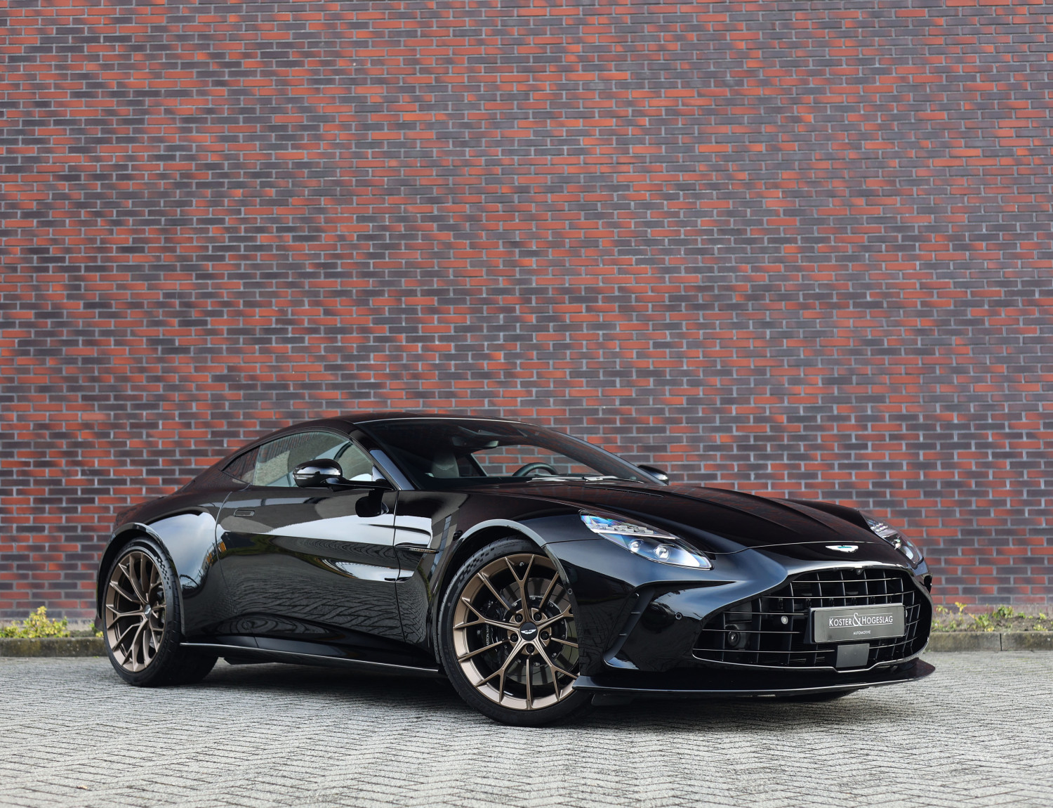 Aston Martin Vantage 4.0 V8