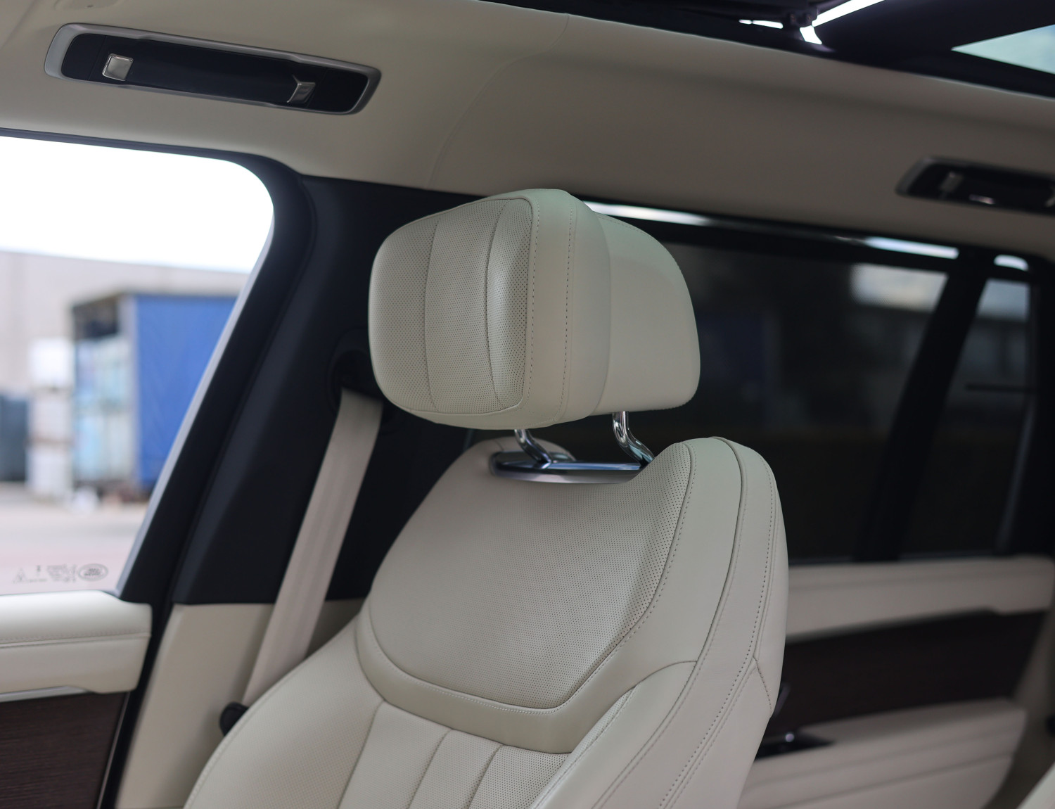 Land Rover Range Rover P460e LWB Autobiography