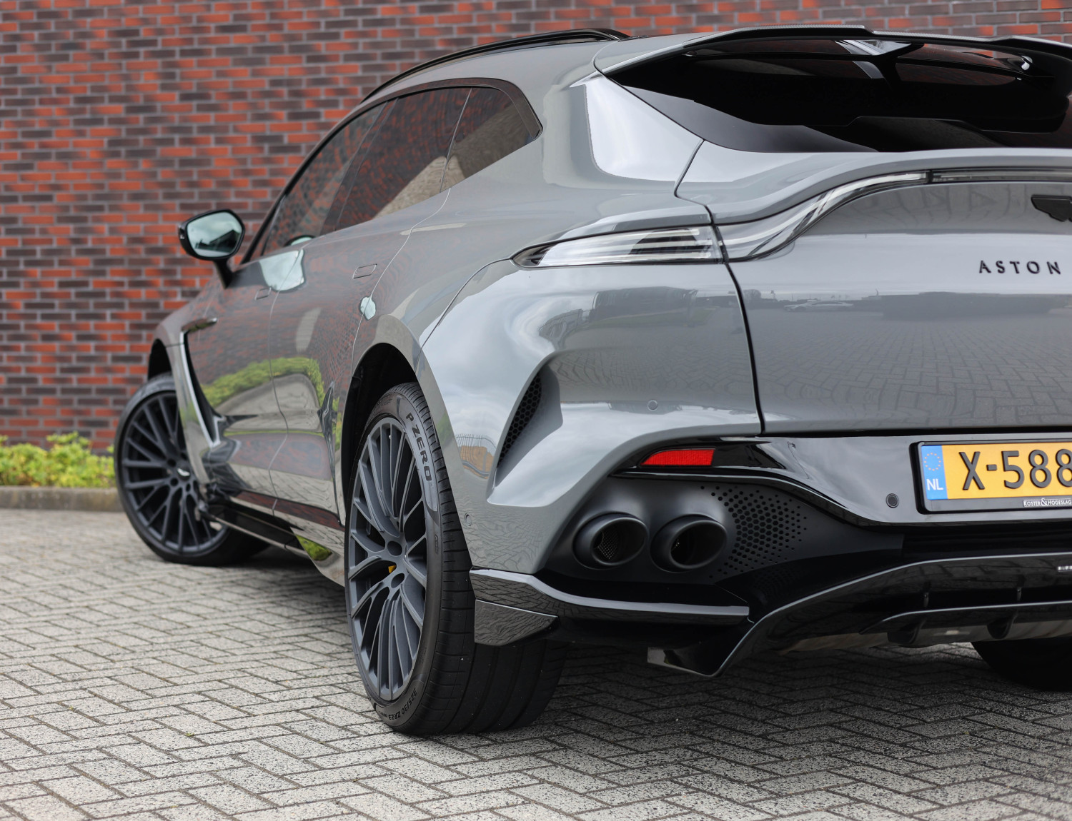 Aston Martin Dbx 4.0 V8 707 Aston Martin Dbx 4.0 V8 707