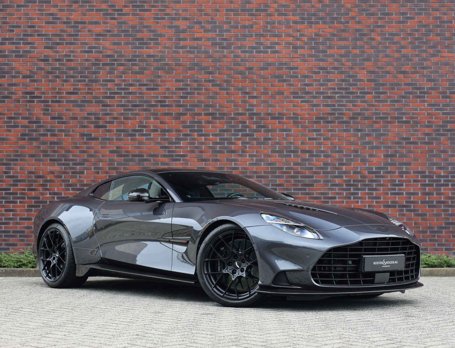 Aston Martin Vanquish 5.2 V12 Coupe