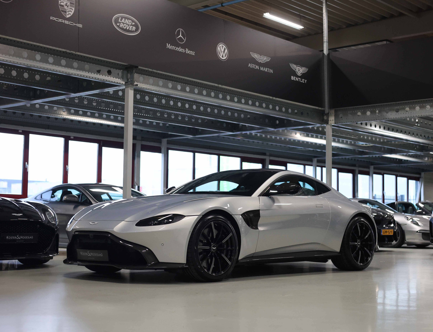 Aston Martin Vantage 4.0 V8