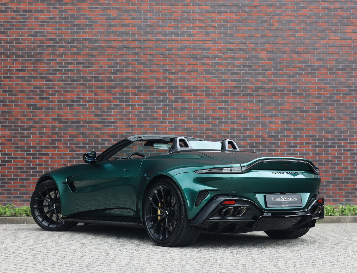 Aston Martin Vantage Roadster 4.0 V8