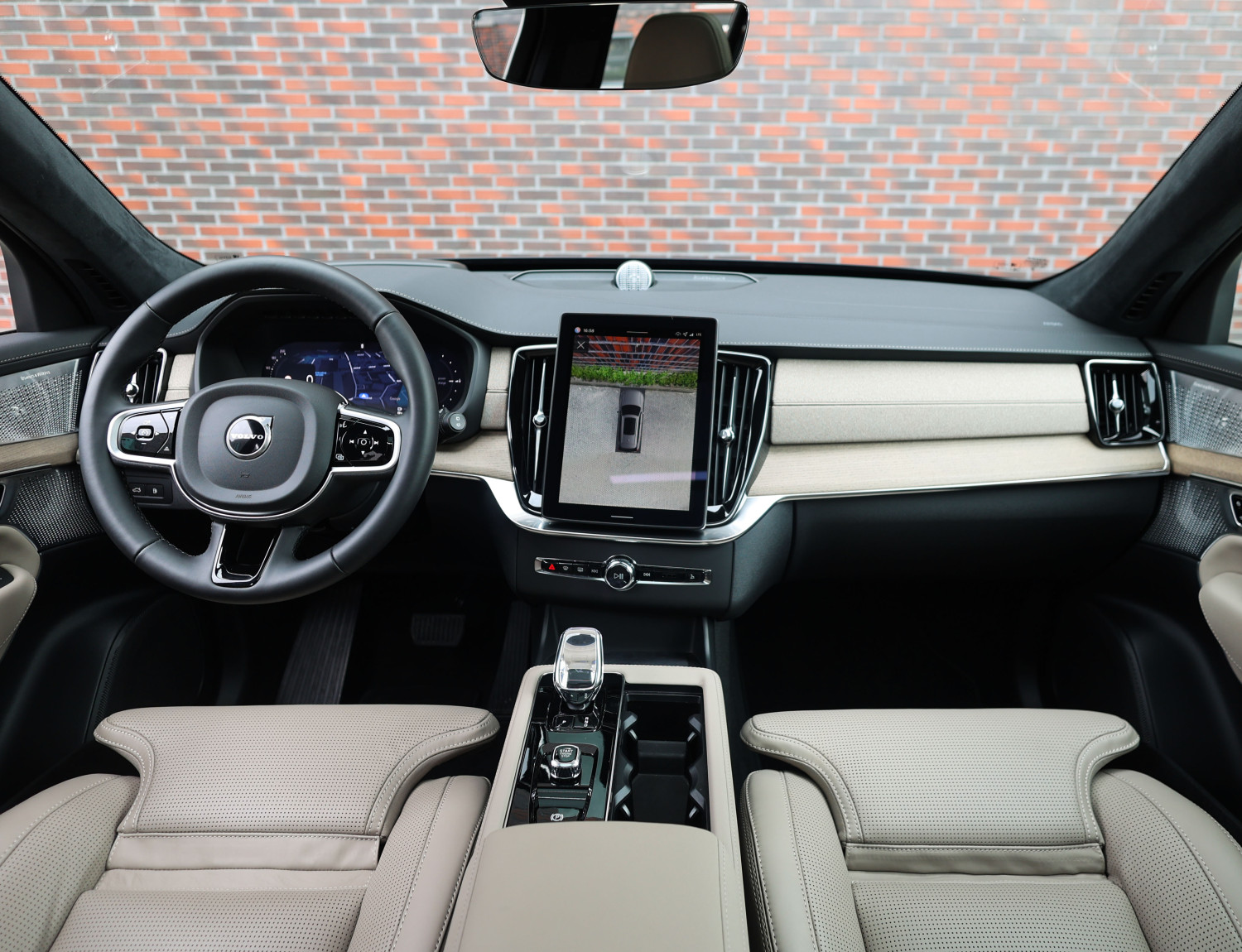 Volvo XC90 T8 AWD Ultra Dark