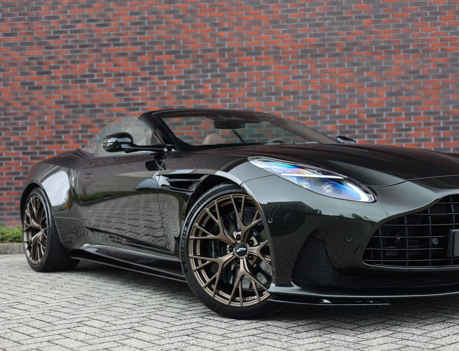 Aston Martin DB12 Volante 4.0 V8