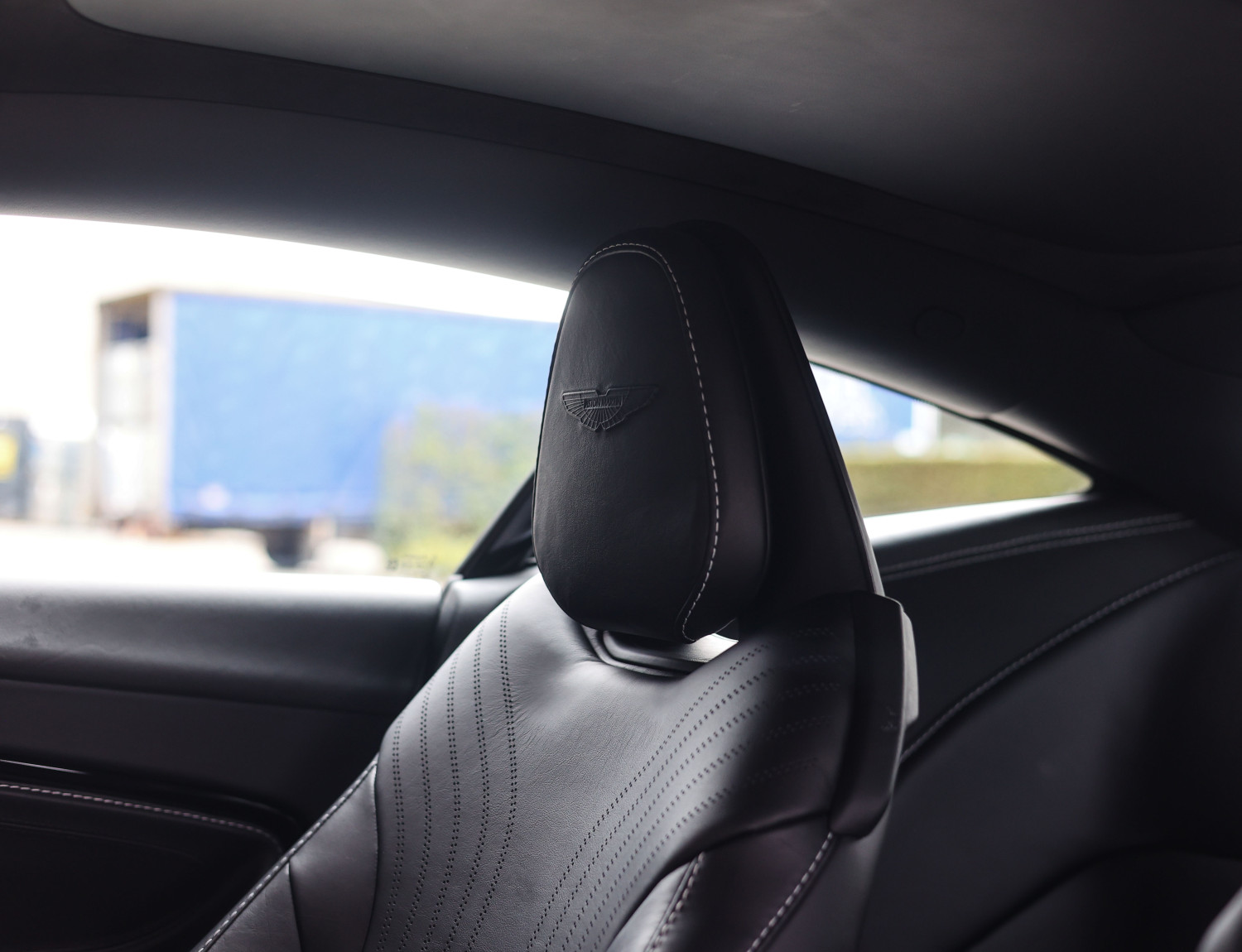 Aston Martin DB11 4.0 V8