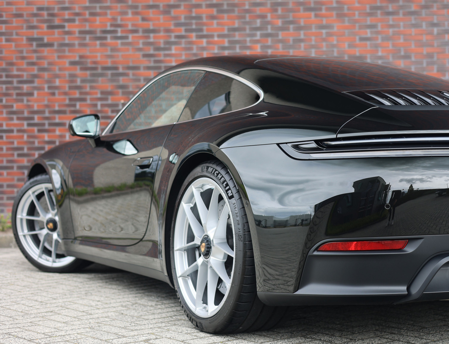 Porsche 911 3.6 T-Hybrid Carrera GTS