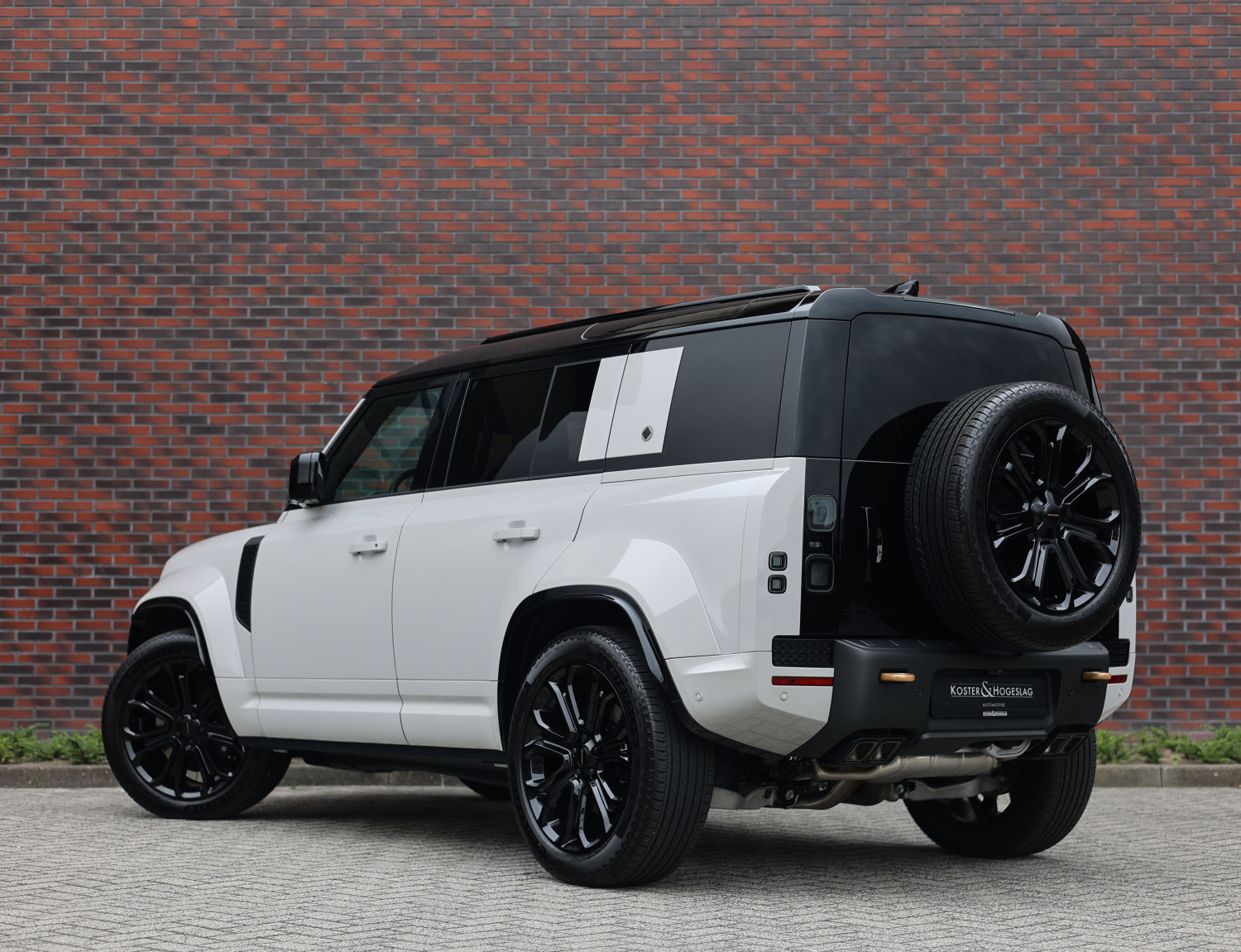 Land Rover Defender P635 OCTA