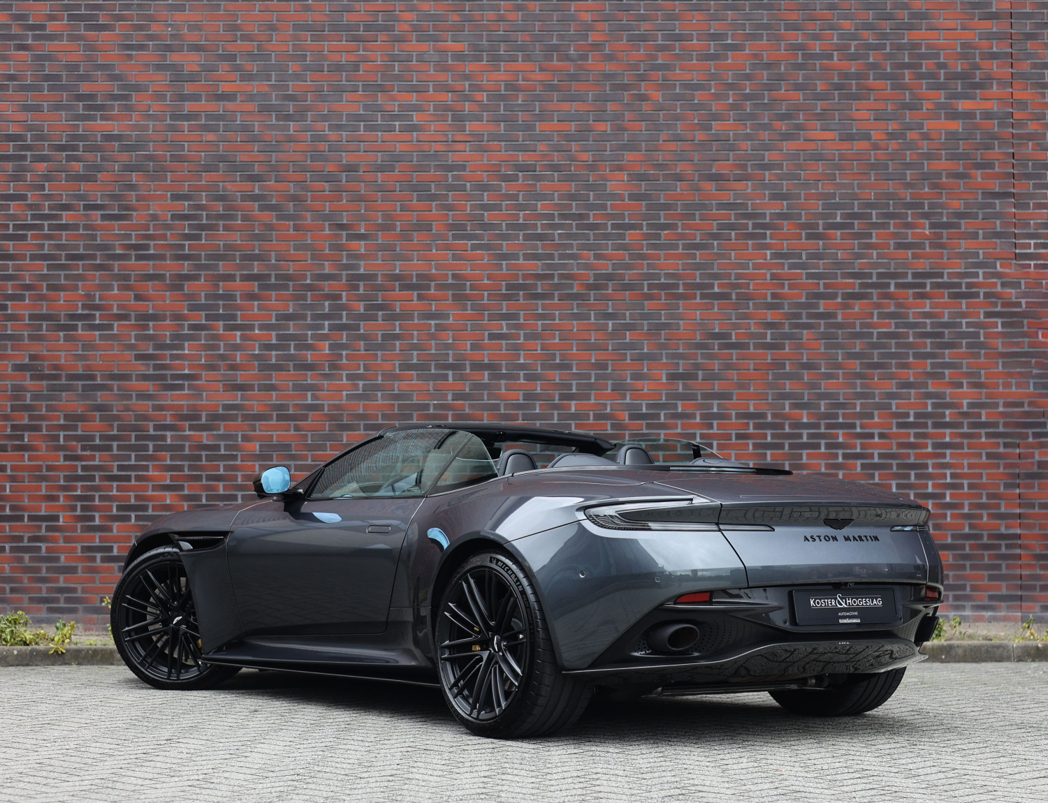 Aston Martin DB12 Volante 4.0 V8