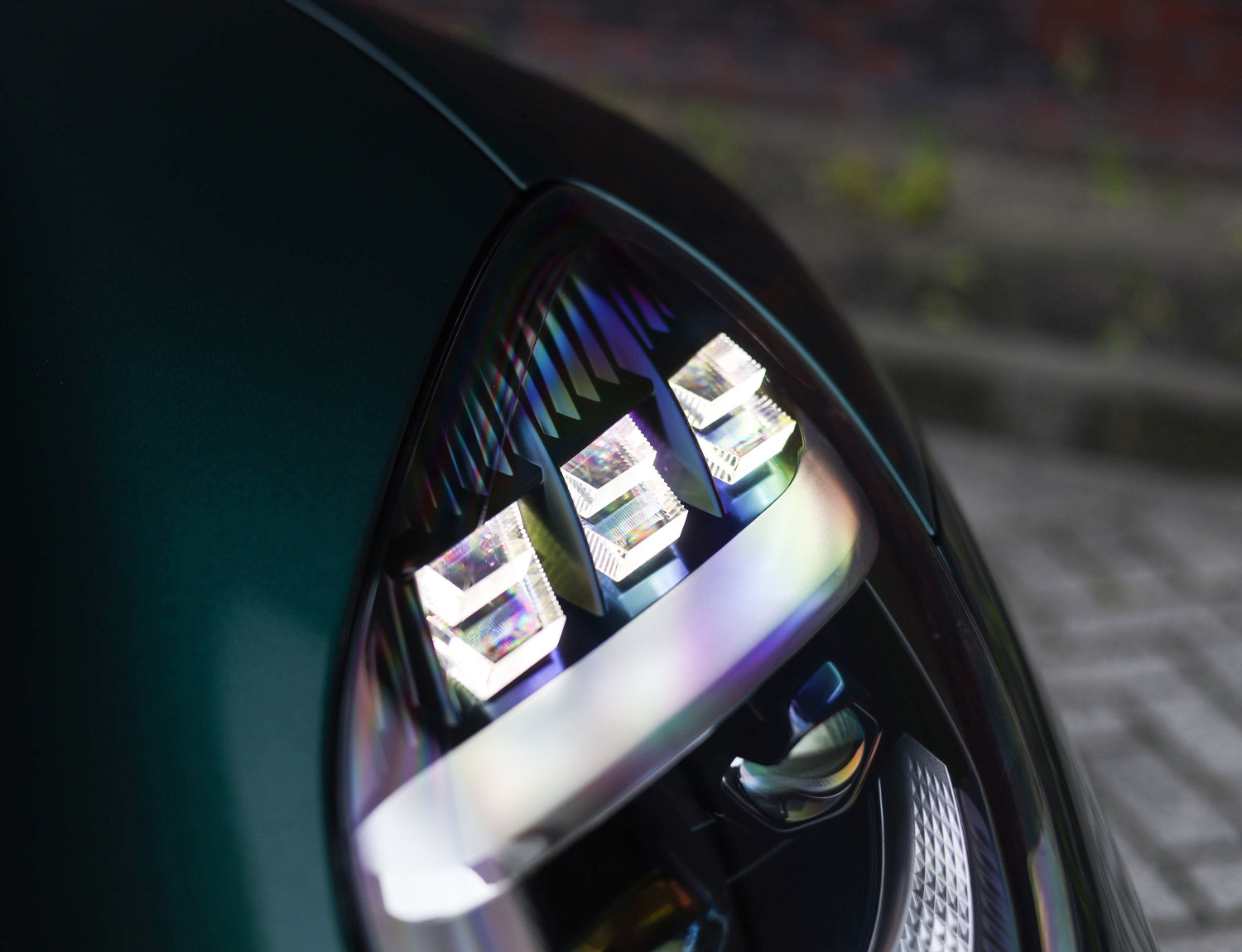 Aston Martin Vantage V8