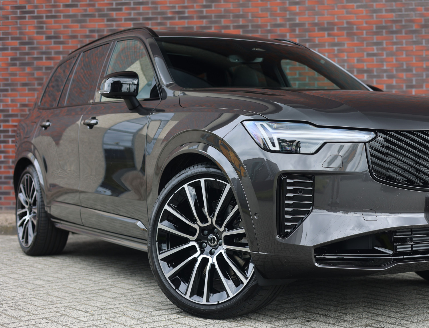 Volvo XC90 T8 AWD Ultra Dark