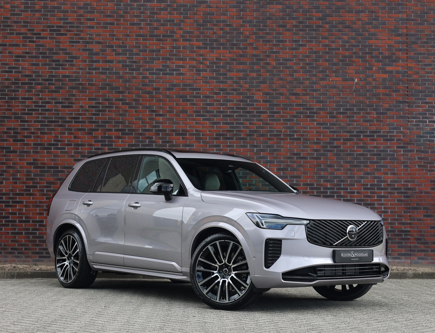 Volvo XC90 T8 AWD Ultra Dark