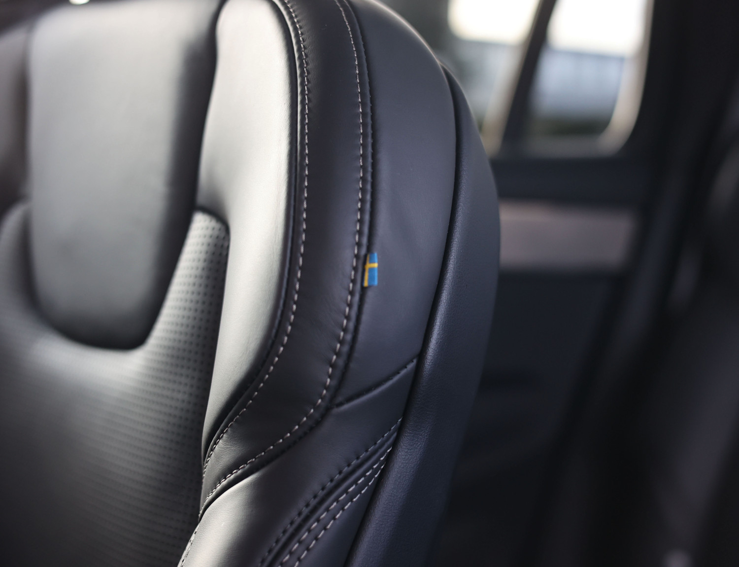 Volvo XC90 T8 AWD Ultra Dark