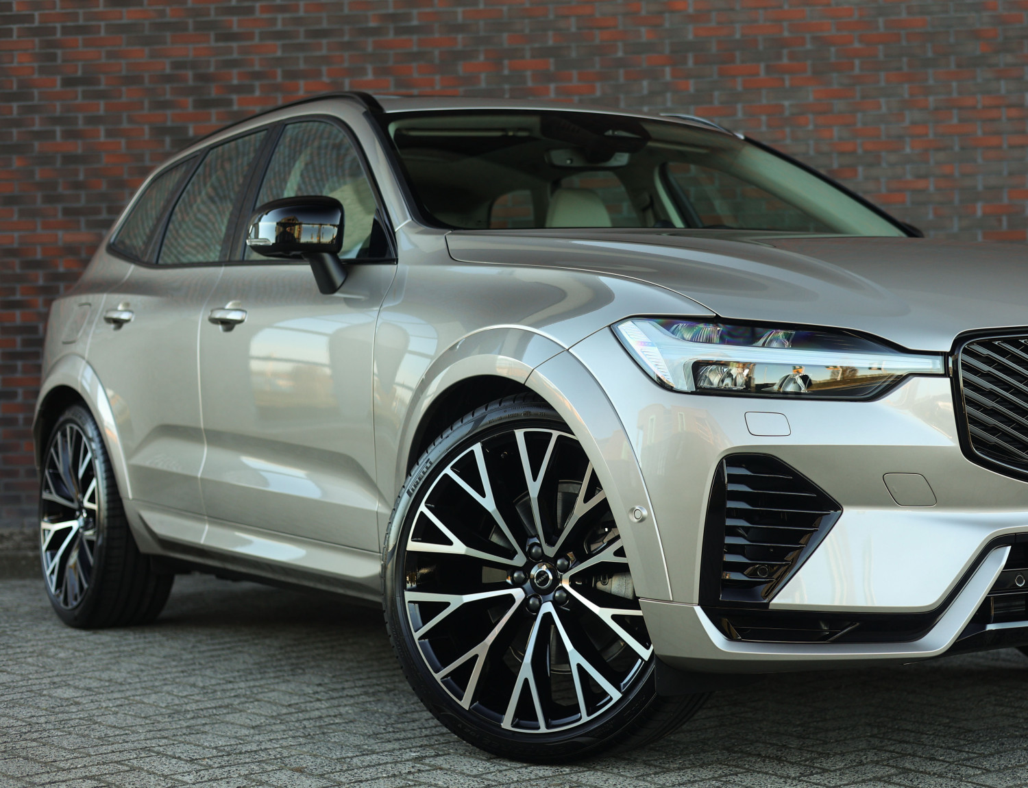 Volvo XC60 T8 AWD Ultra Dark