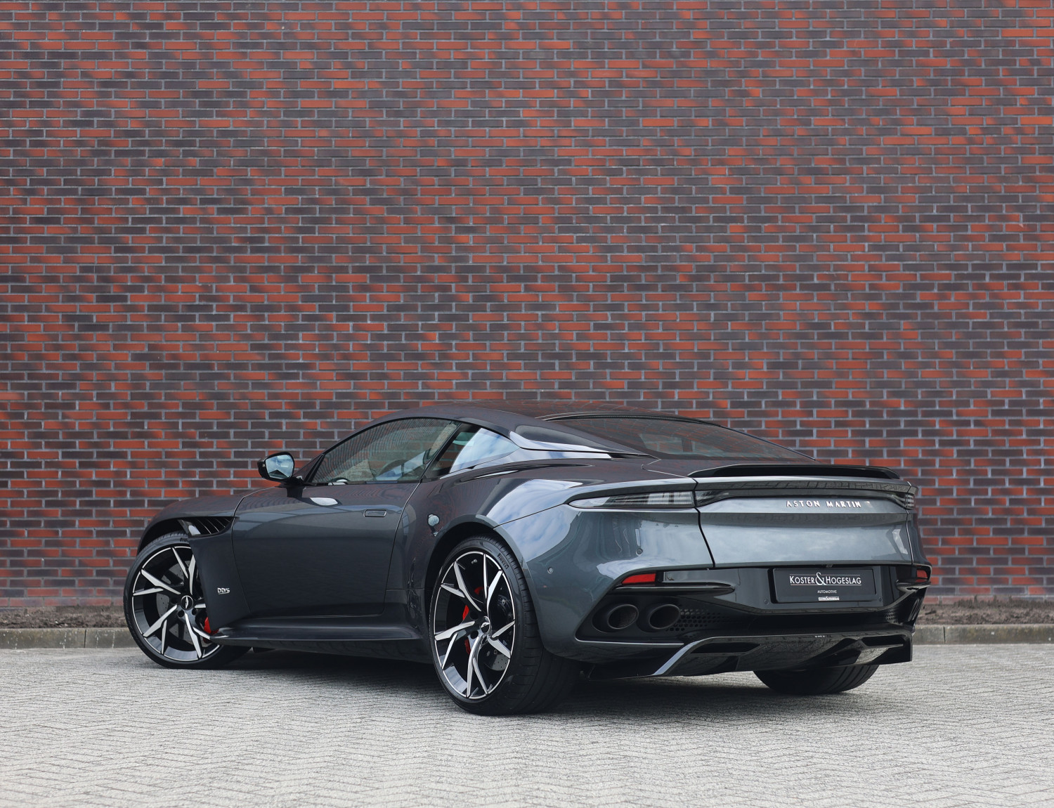 Aston Martin DBS 5.2 V12 Superleggera