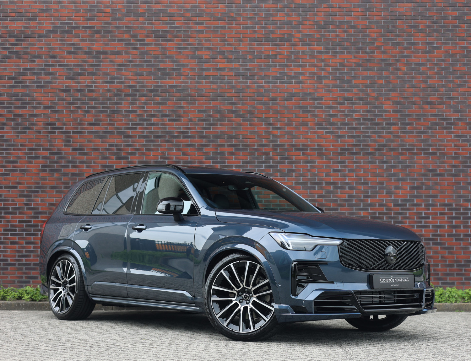 Volvo XC90 T8 AWD Ultra Black Edition