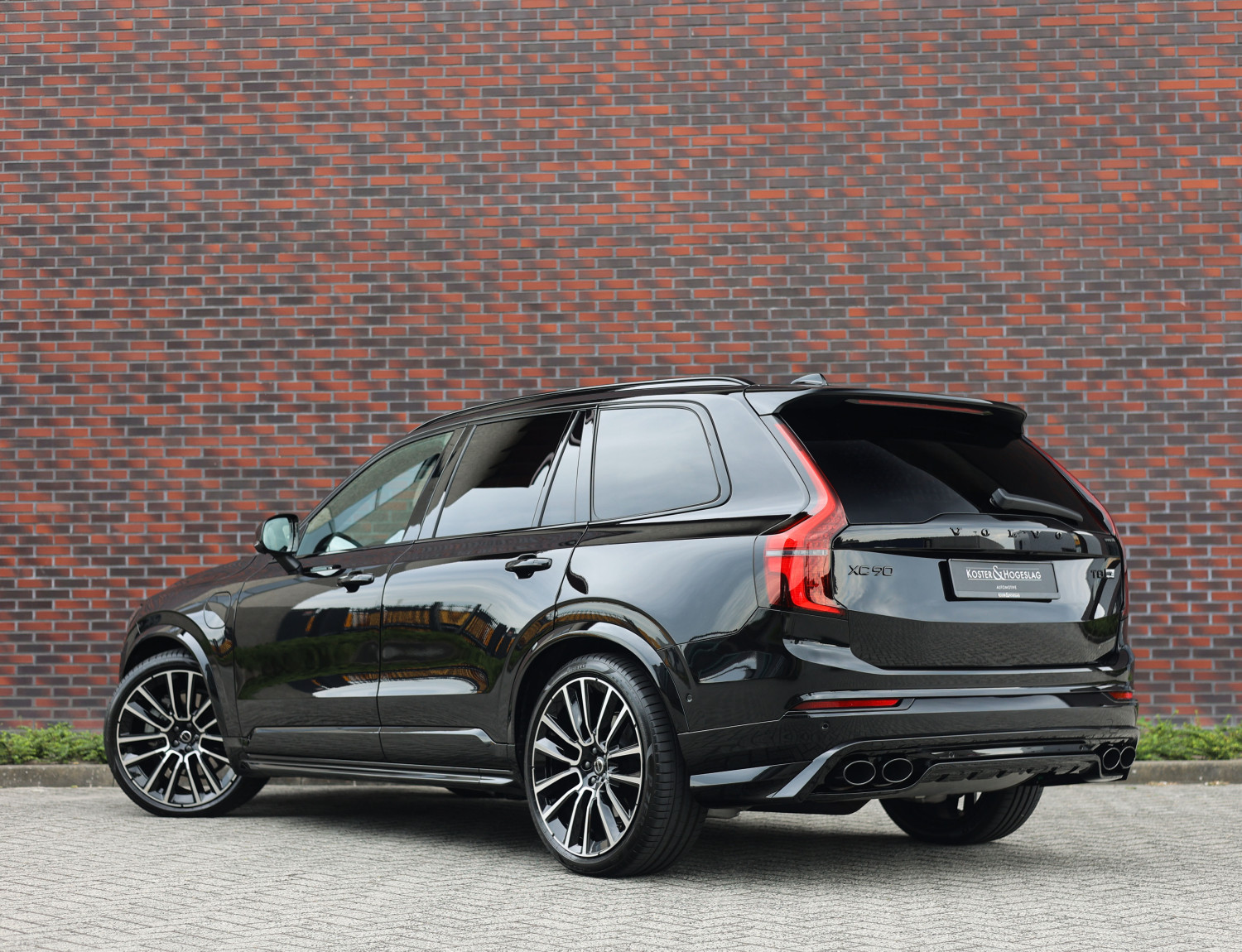 Volvo XC90 T8 AWD Ultra Dark