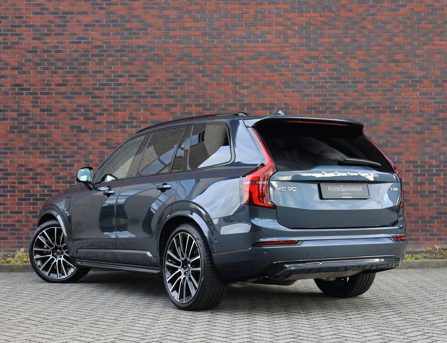 Volvo XC90 T8 AWD Ultra Dark