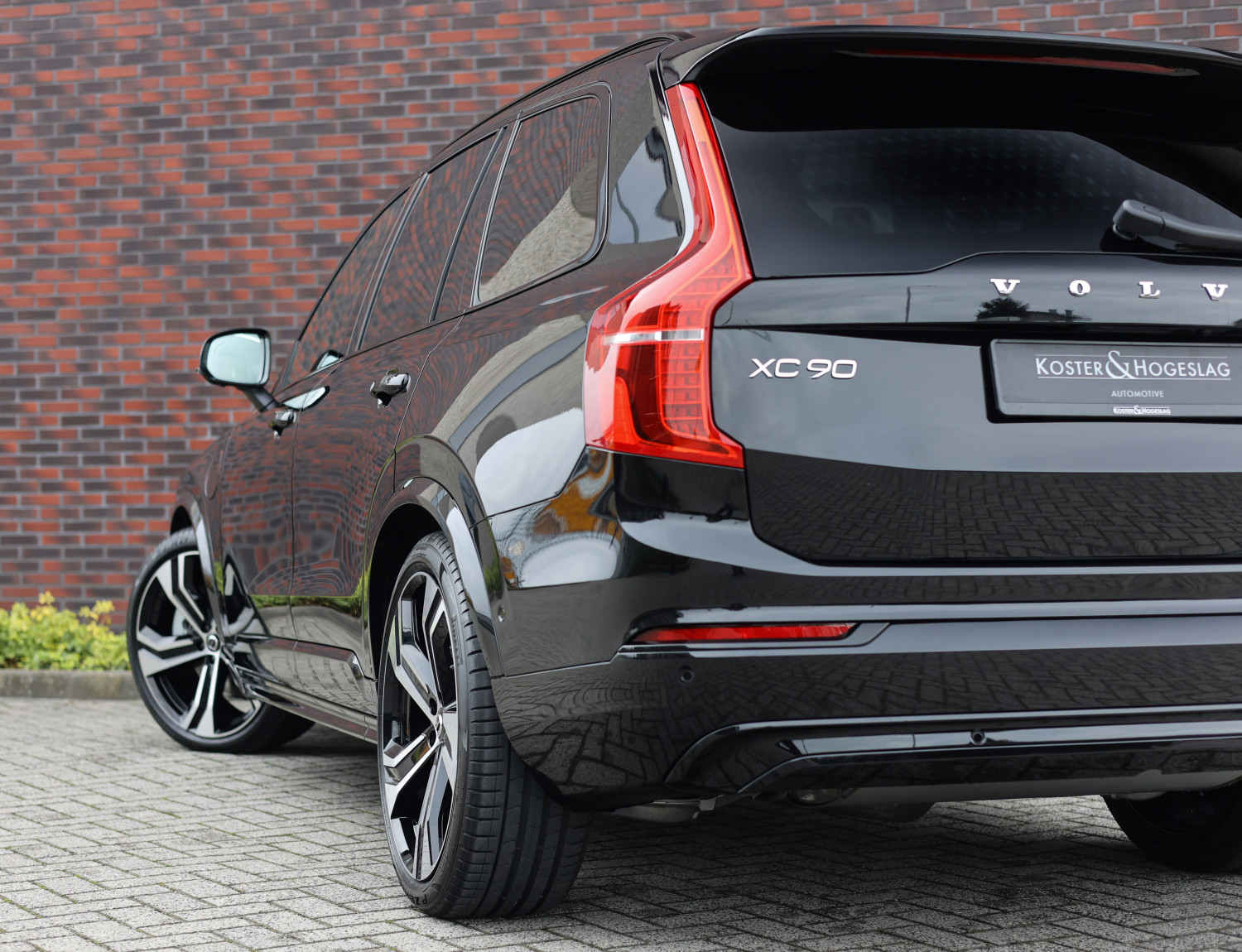 Volvo XC90 T8 AWD Ultra Dark