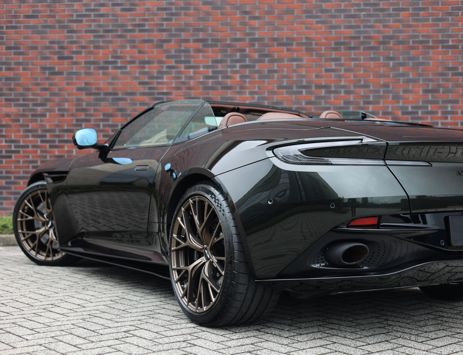 Aston Martin DB12 Volante 4.0 V8