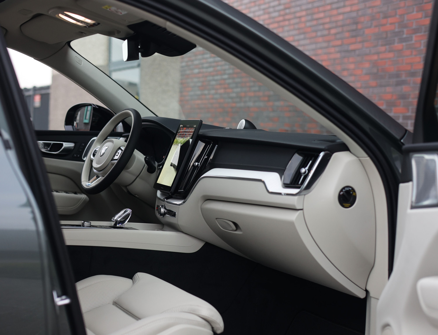 Volvo XC60 T8 AWD Ultra Dark