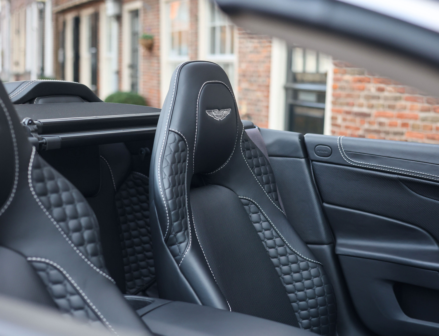 Aston Martin Vanquish Volante 6.0 V12 Touchtronic 2+2