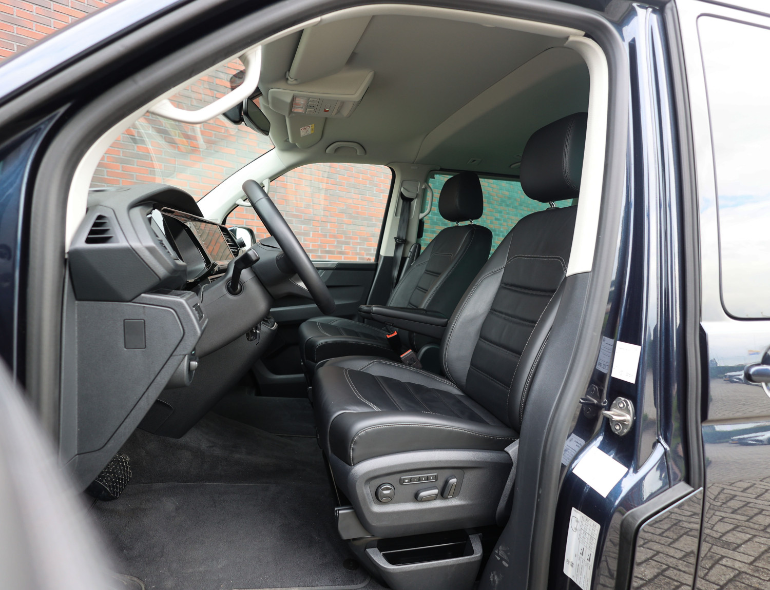 Volkswagen Transporter T6 Multivan 2.0 TDI L1H1 4Motion Highline Volkswagen Transporter T6 Multivan 2.0 TDI L1H1 4Motion Highline
