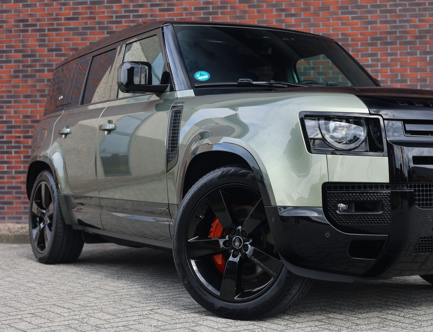 Land Rover Defender P400e X