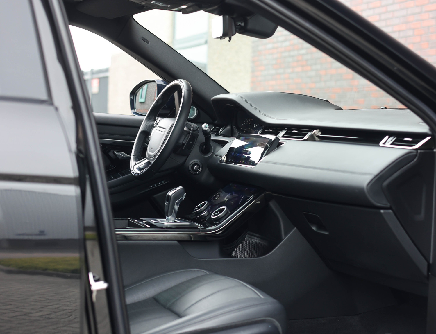 Land Rover Range Rover Evoque P300 AWD R-Dynamic HSE