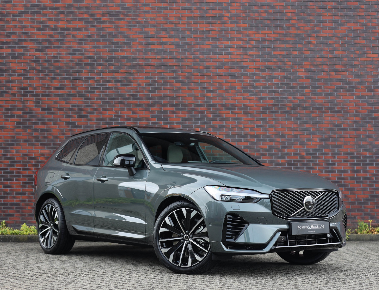 Volvo XC60 T6 AWD Ultra Dark