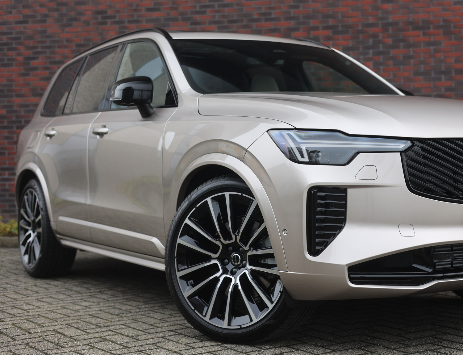 Volvo XC90 T8 AWD Ultra Dark