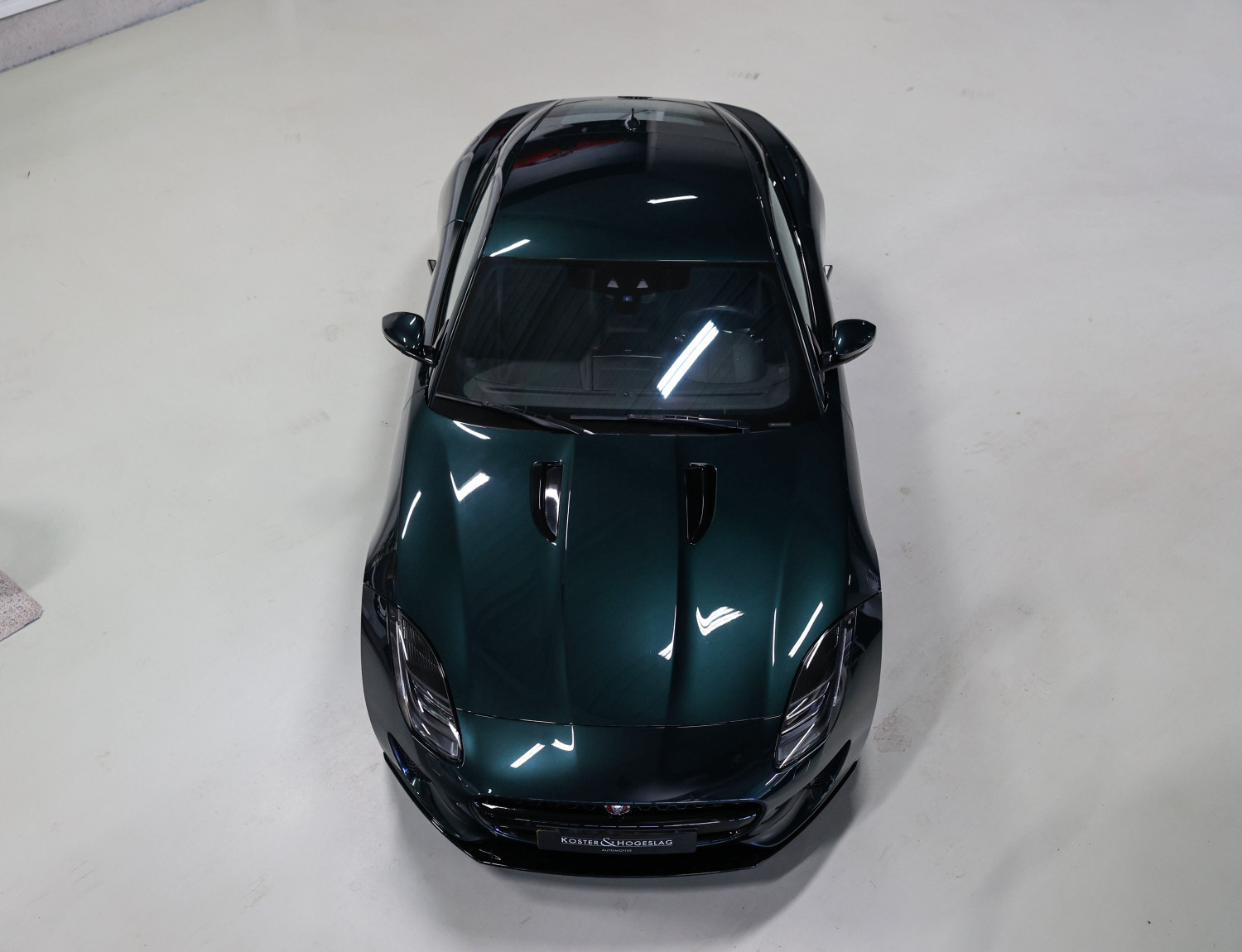 Jaguar F-Type P300 RWD R-Dynamic