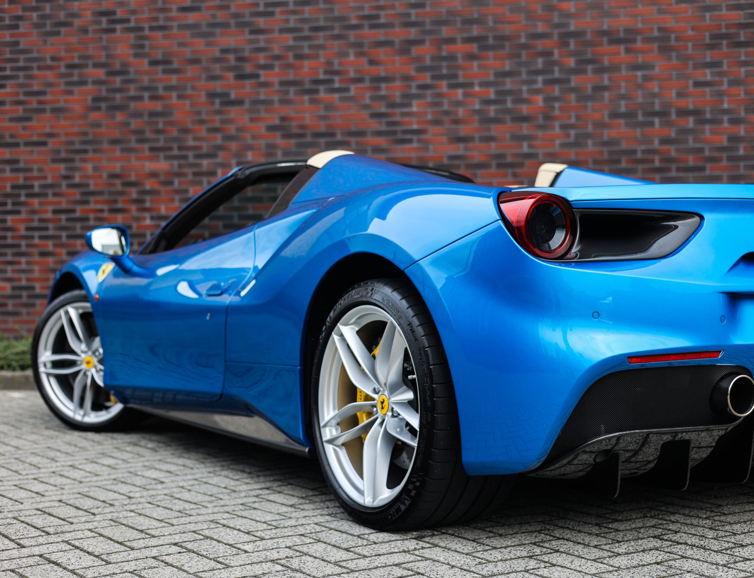 Ferrari 488 3.9 Spider HELE