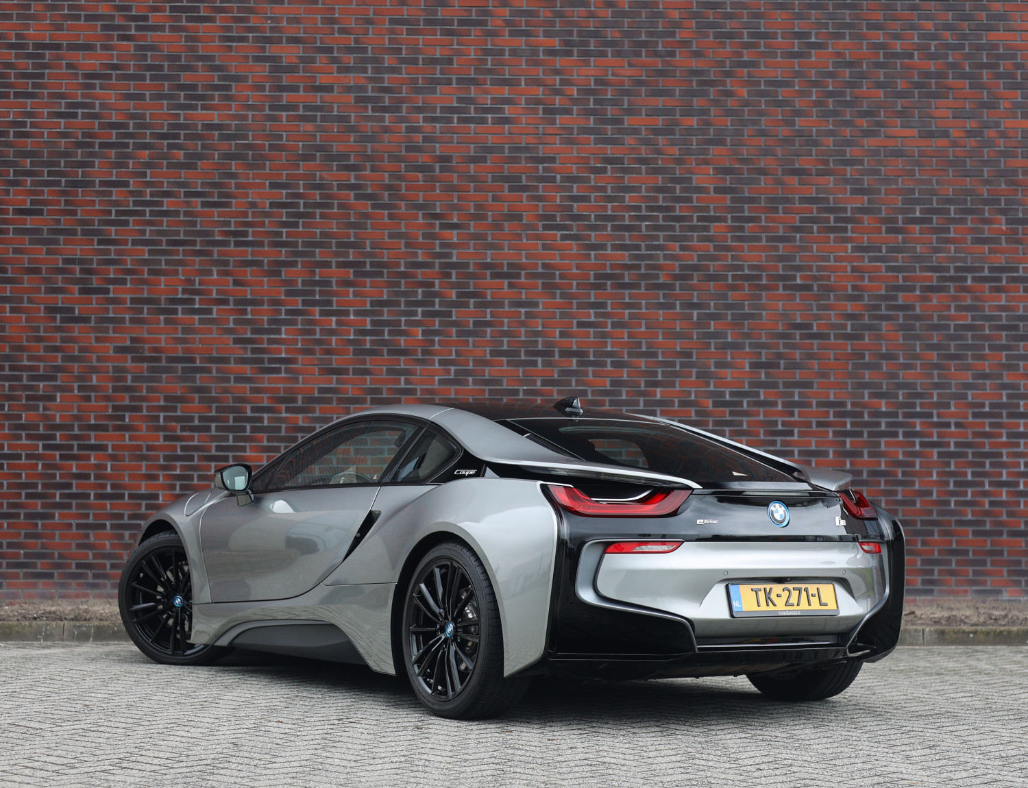 BMW i8