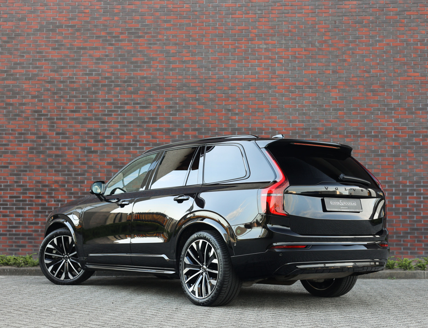 Volvo XC90 2.0 T8 Plug-in hybrid AWD Plus Dark