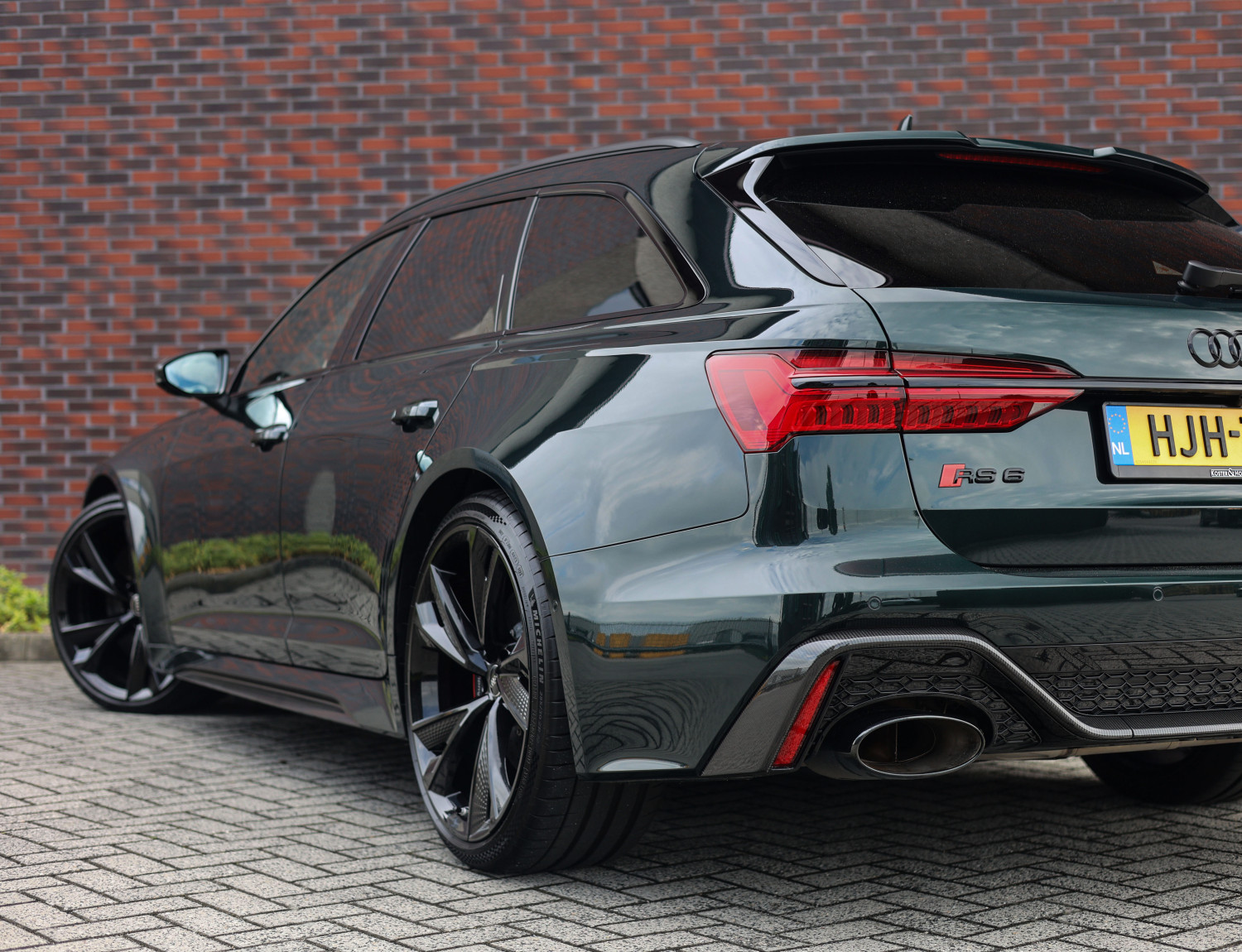 Audi RS6 Avant 4.0 TFSI quattro Audi RS6 Avant 4.0 TFSI quattro