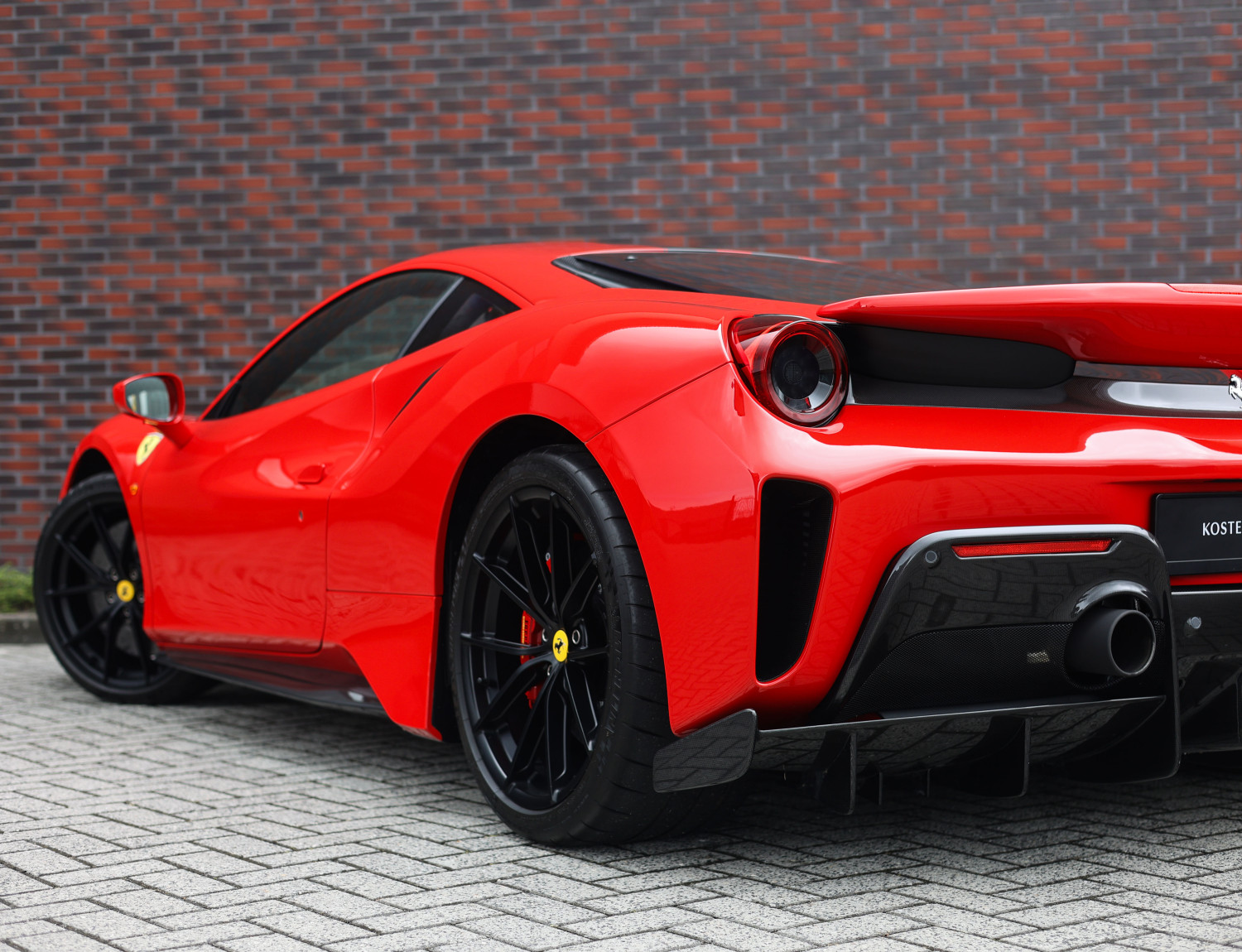 Ferrari 488 3.9 Pista
