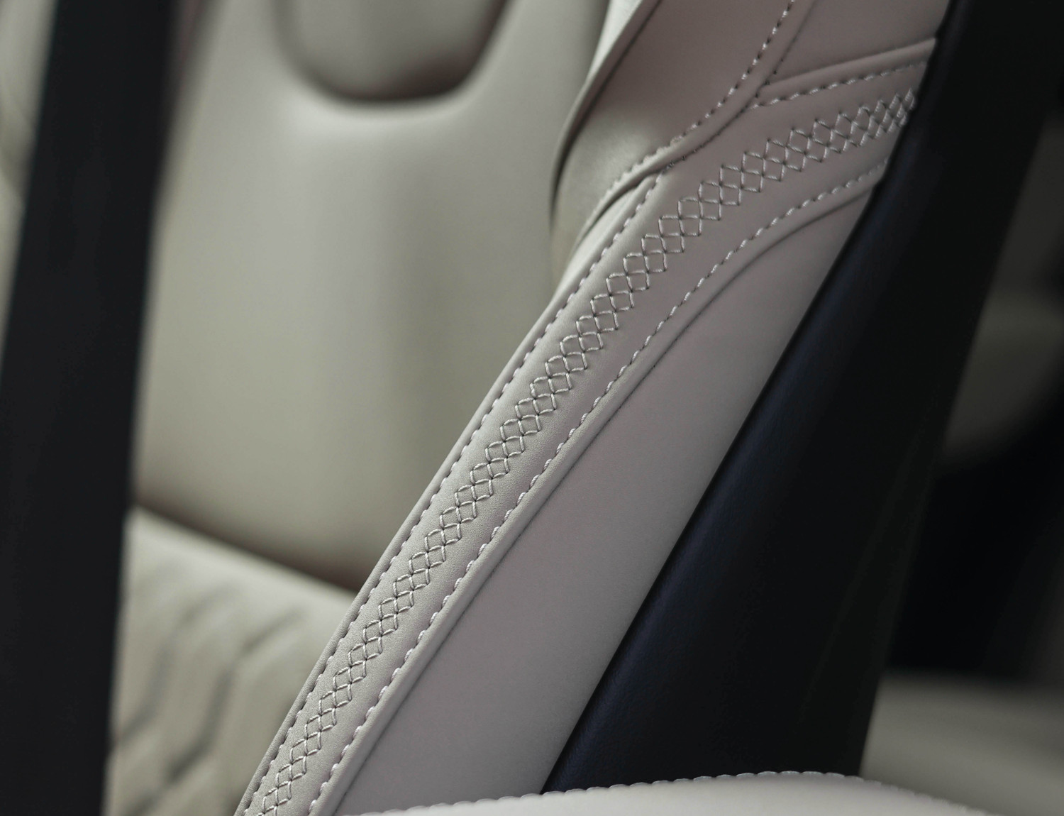 Volvo XC60 T6 AWD Ultra Dark