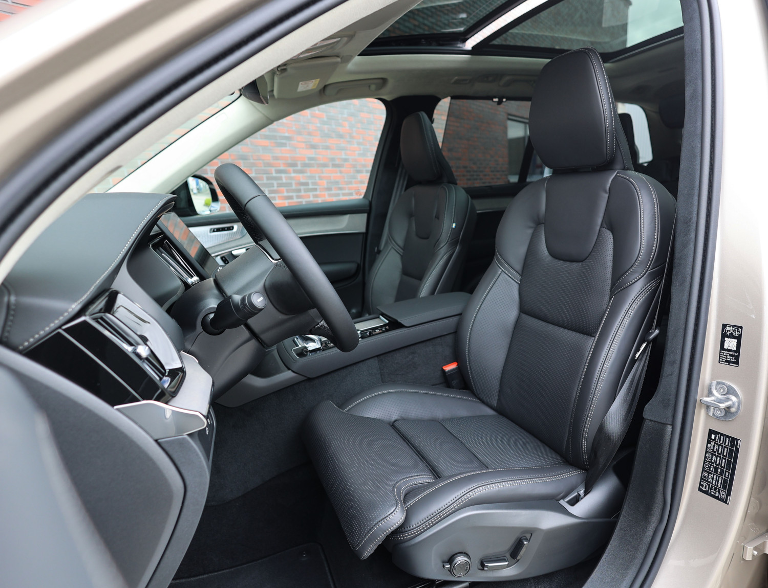 Volvo XC90 T8 AWD Ultra Dark