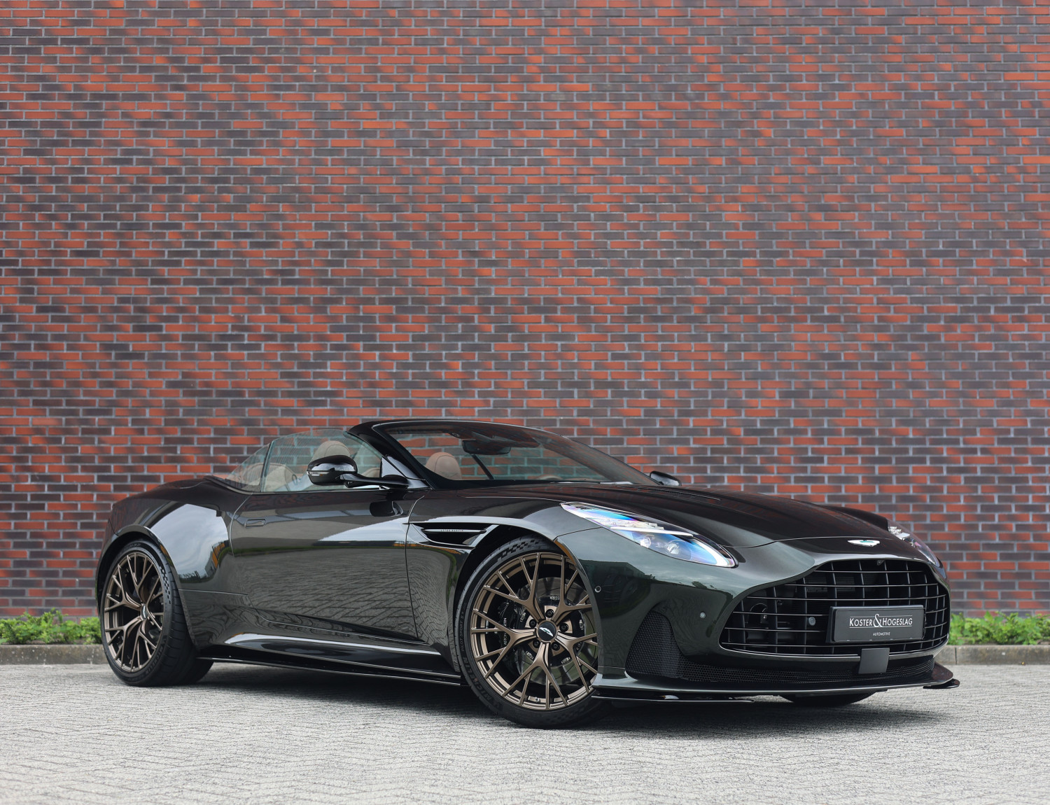 Aston Martin DB12 Volante 4.0 V8