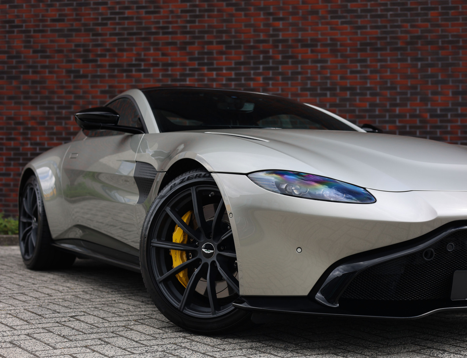 Aston Martin Vantage 4.0 V8