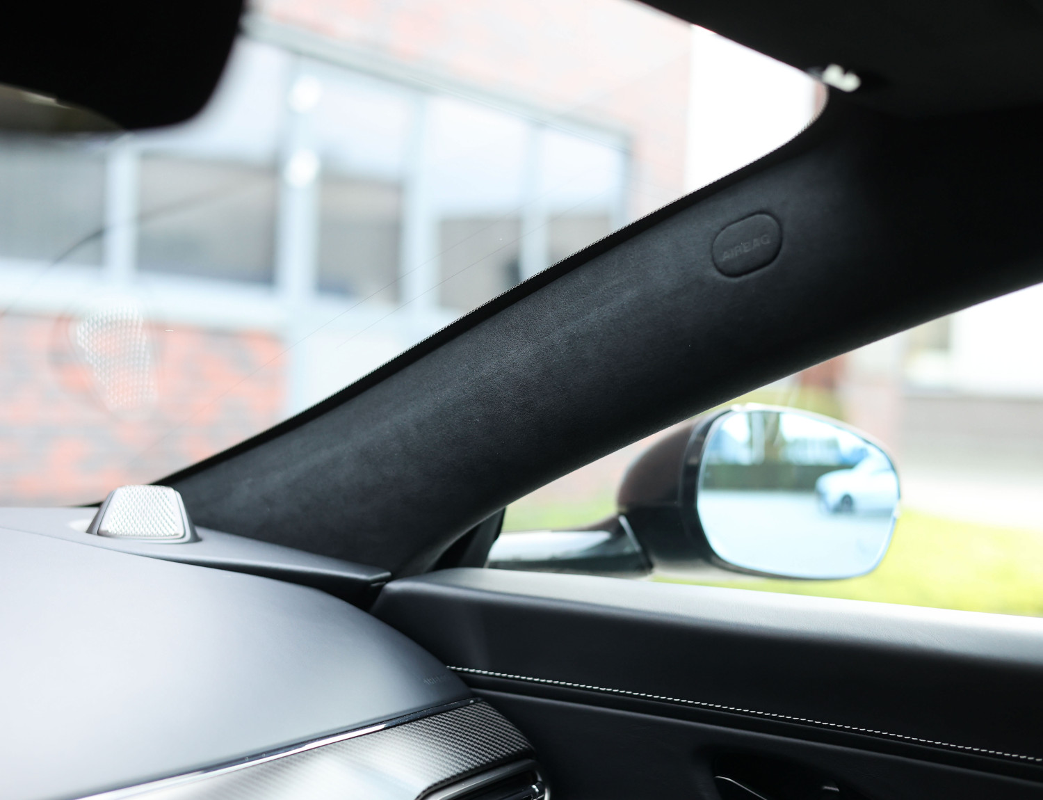 Aston Martin Vantage V8